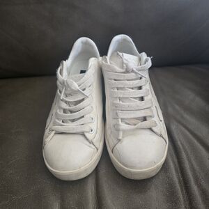 White Low-Top Casual Sneakers